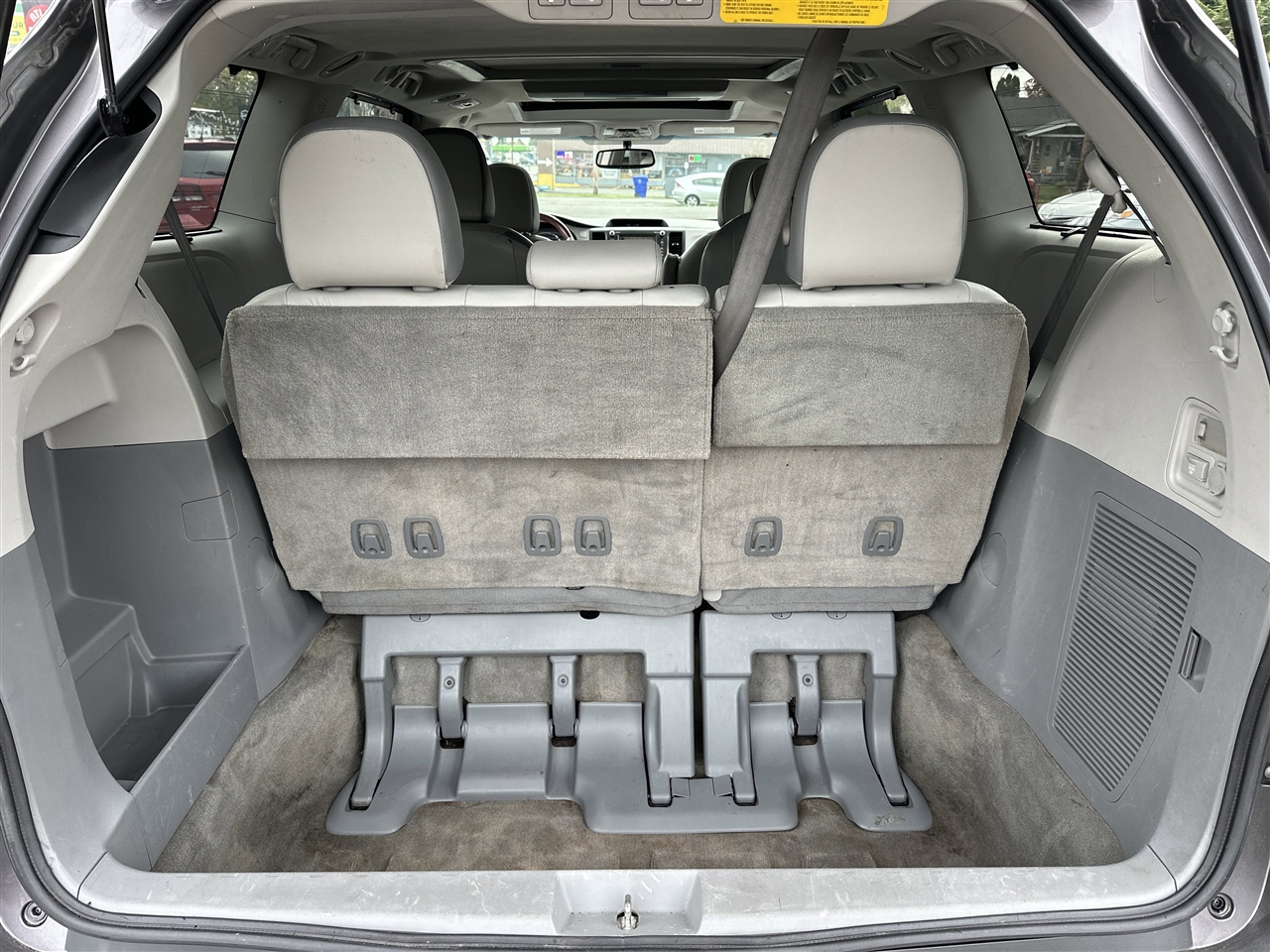 Toyota Sienna XLE FWD 8-Passenger V6 2013 Toyota Sienna XLE FWD 8-Passenger V6 2013