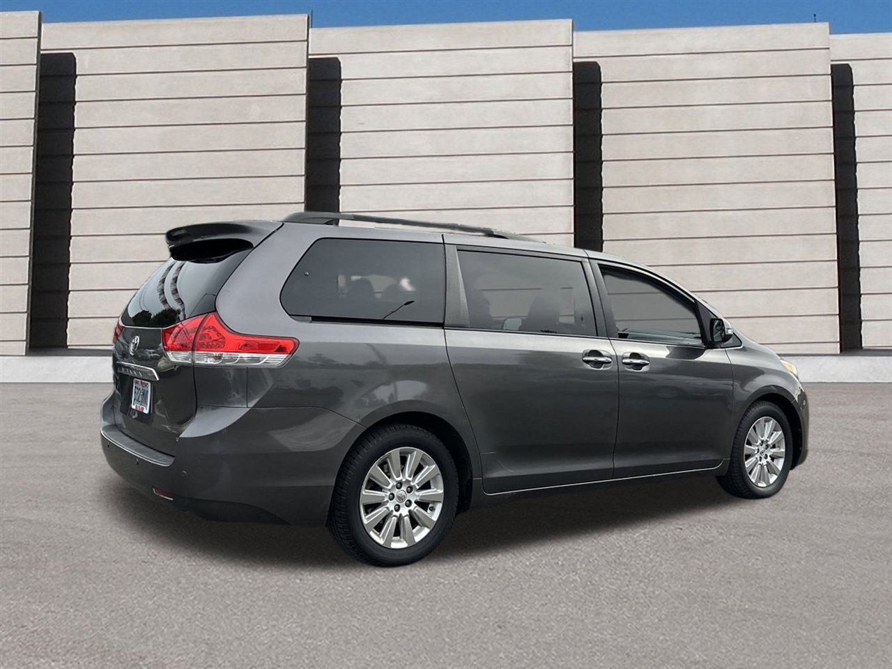 Toyota Sienna XLE FWD 8-Passenger V6 2013 Toyota Sienna XLE FWD 8-Passenger V6 2013