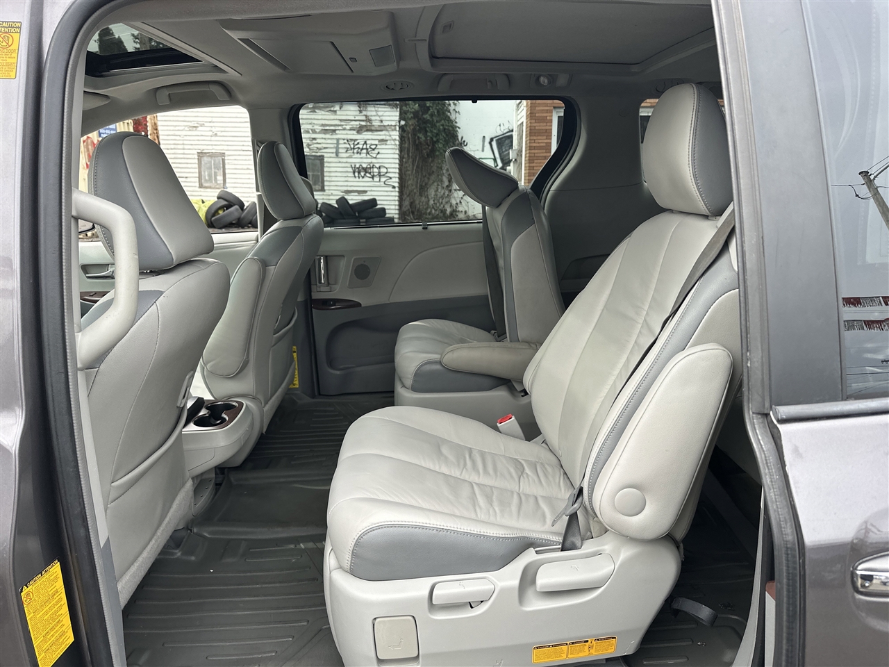 Toyota Sienna XLE FWD 8-Passenger V6 2013 Toyota Sienna XLE FWD 8-Passenger V6 2013