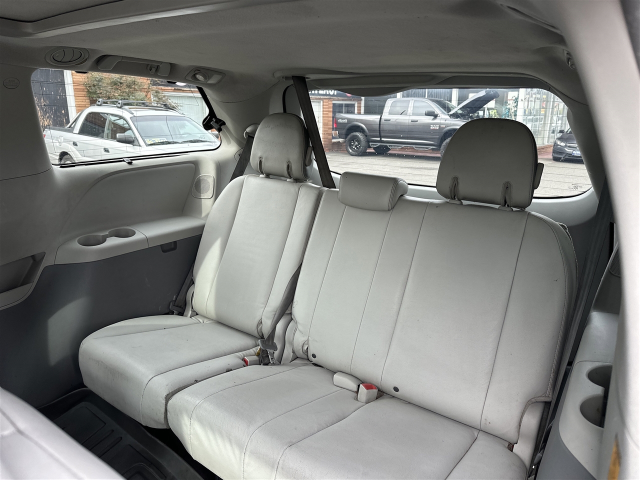 Toyota Sienna XLE FWD 8-Passenger V6 2013 Toyota Sienna XLE FWD 8-Passenger V6 2013