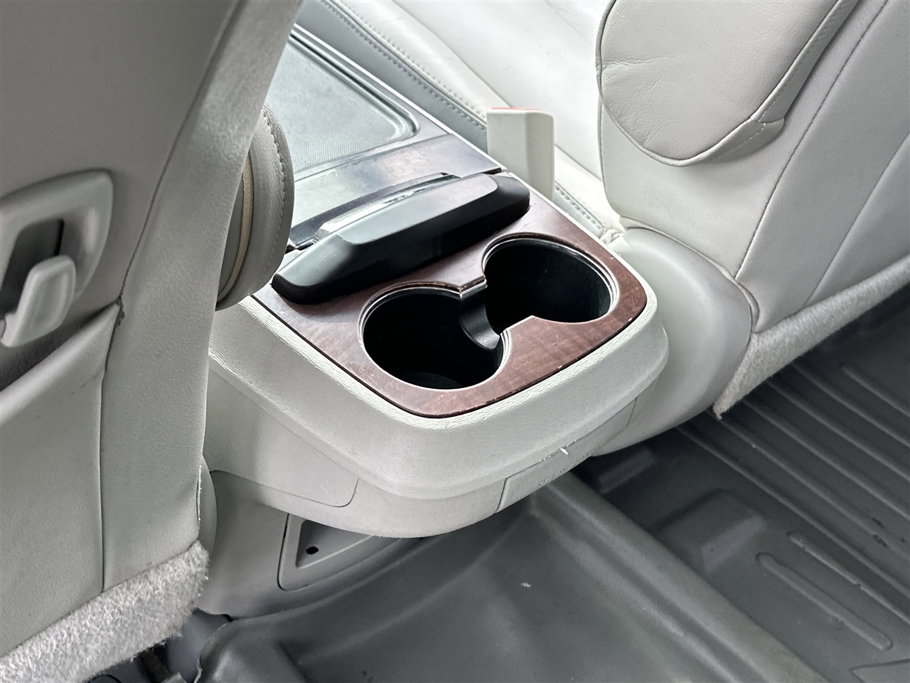 Toyota Sienna XLE FWD 8-Passenger V6 2013 Toyota Sienna XLE FWD 8-Passenger V6 2013