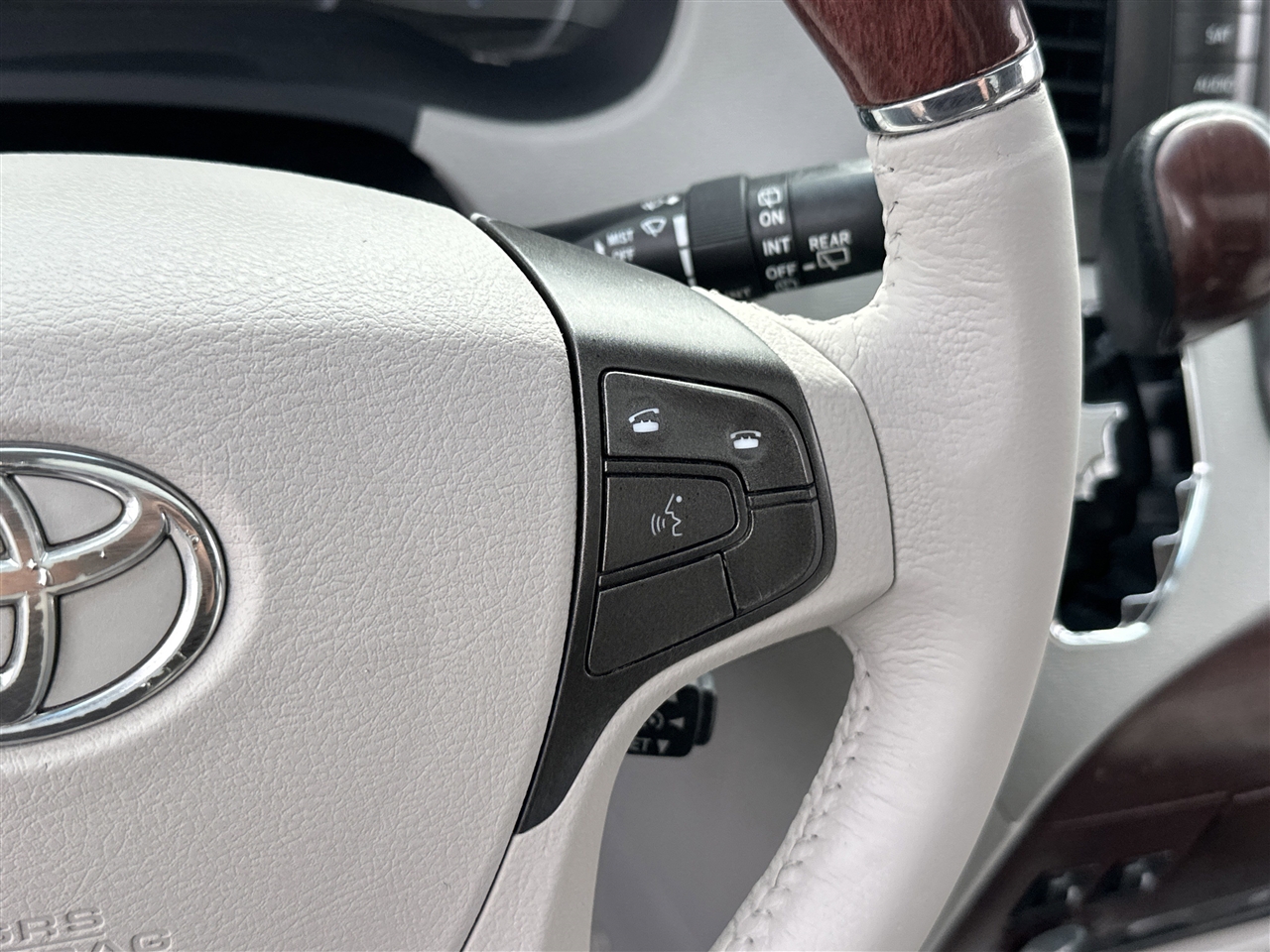 Toyota Sienna XLE FWD 8-Passenger V6 2013 Toyota Sienna XLE FWD 8-Passenger V6 2013