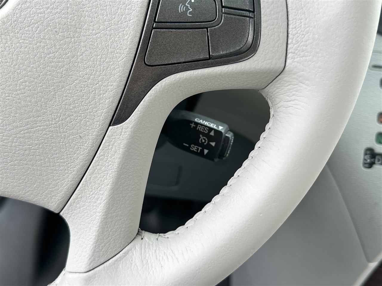 Toyota Sienna XLE FWD 8-Passenger V6 2013 Toyota Sienna XLE FWD 8-Passenger V6 2013