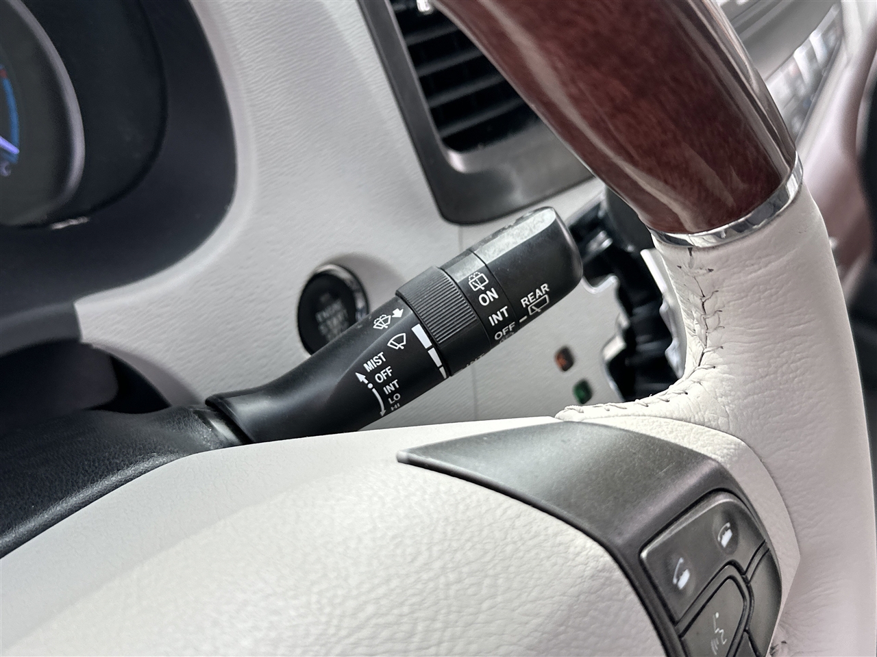 Toyota Sienna XLE FWD 8-Passenger V6 2013 Toyota Sienna XLE FWD 8-Passenger V6 2013