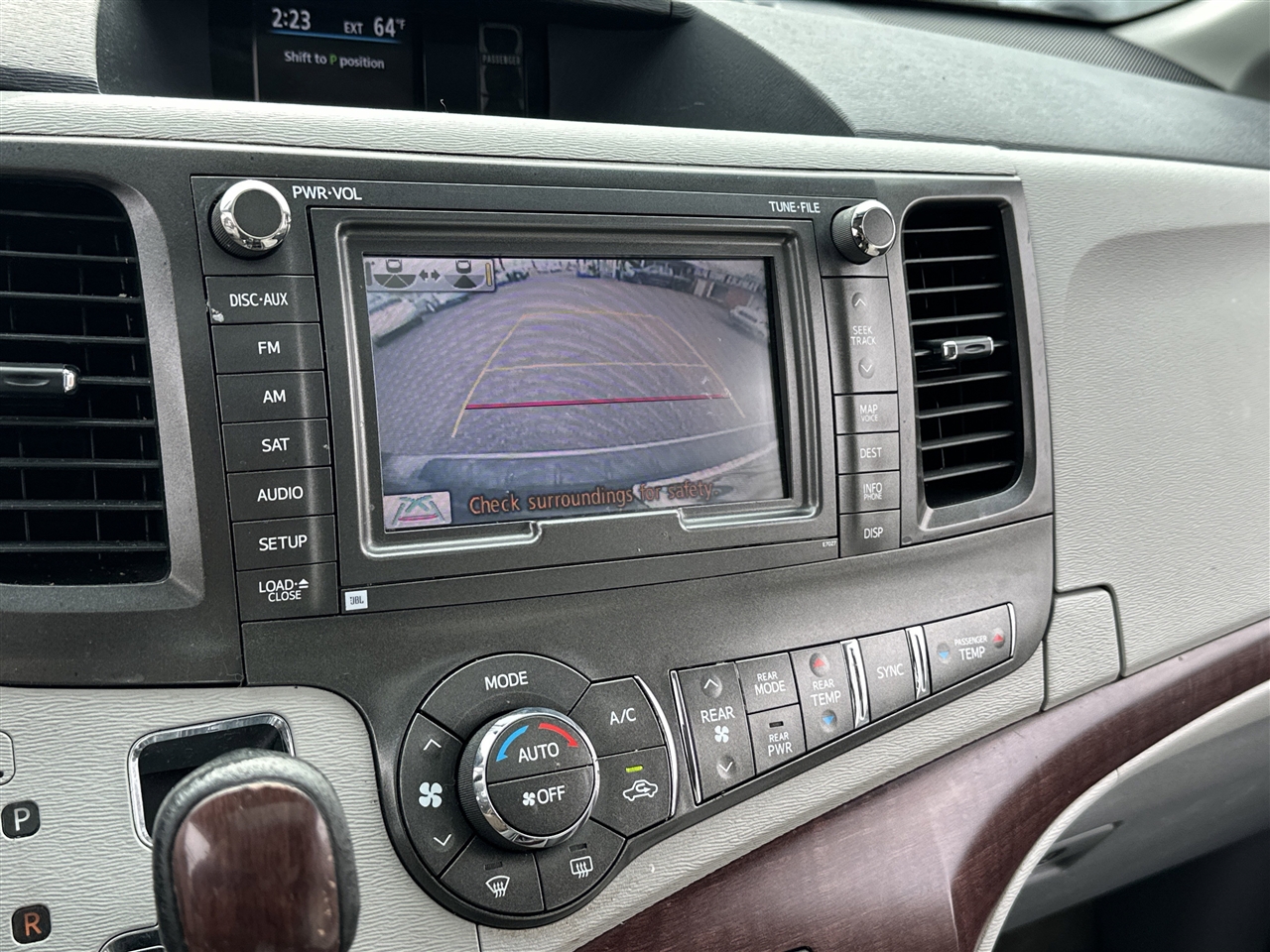 Toyota Sienna XLE FWD 8-Passenger V6 2013 Toyota Sienna XLE FWD 8-Passenger V6 2013