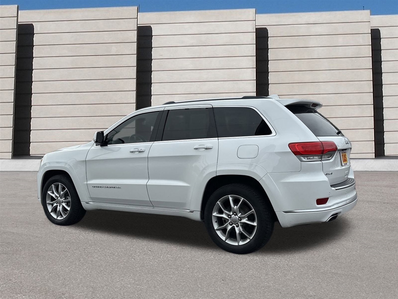 2016 Jeep Grand Cherokee Summit photo 4