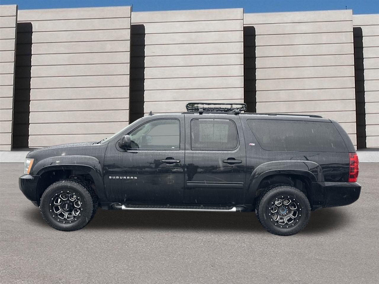 Chevrolet Suburban LT 1500 4WD 2014