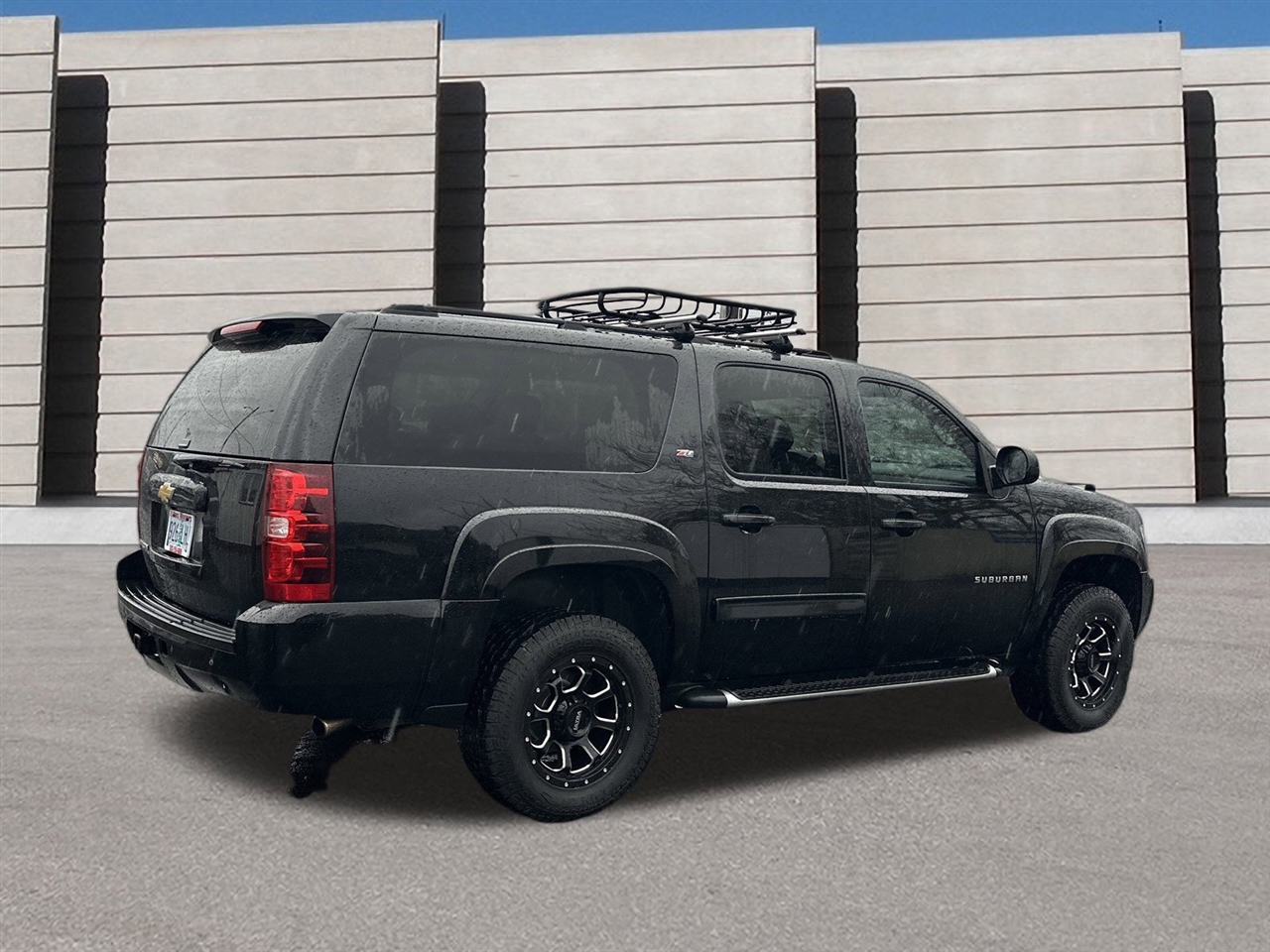 2014 Chevrolet Suburban LT 1500 photo 4