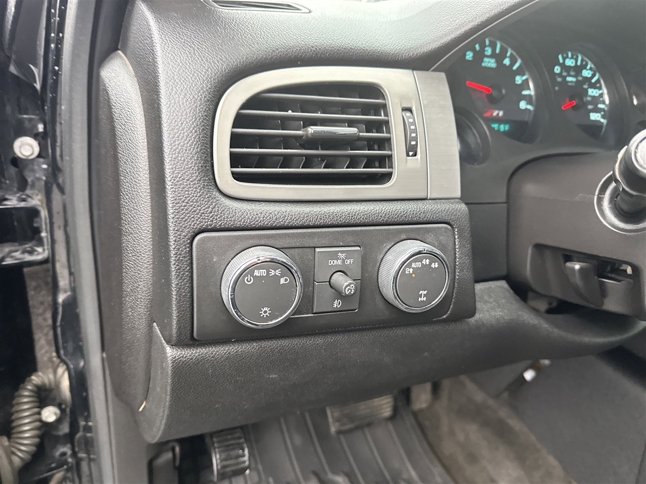 Chevrolet Suburban LT 1500 4WD 2014