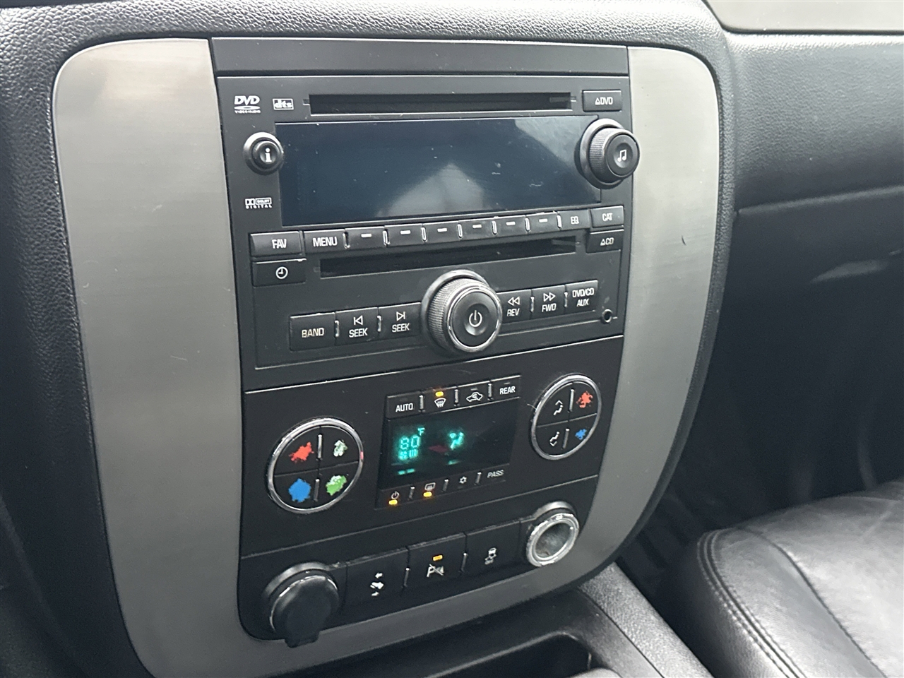 Chevrolet Suburban LT 1500 4WD 2014