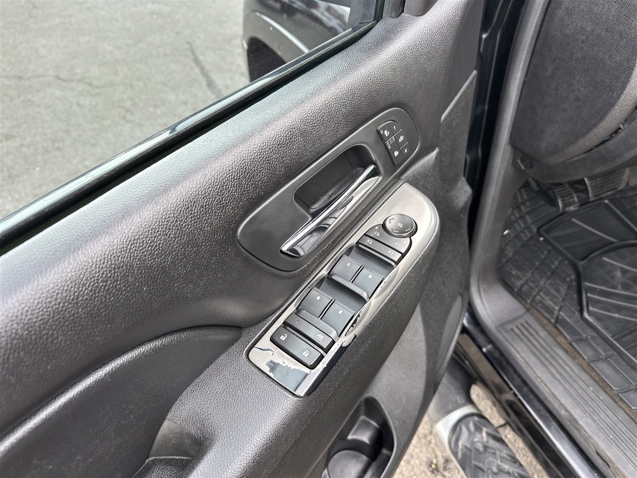 Chevrolet Suburban LT 1500 4WD 2011 Chevrolet Suburban LT 1500 4WD 2011