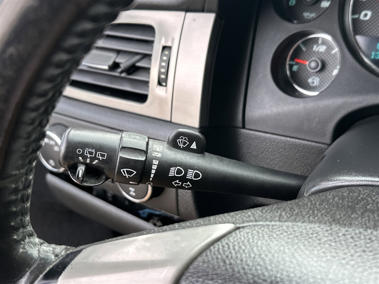 Chevrolet Suburban LT 1500 4WD 2011 Chevrolet Suburban LT 1500 4WD 2011