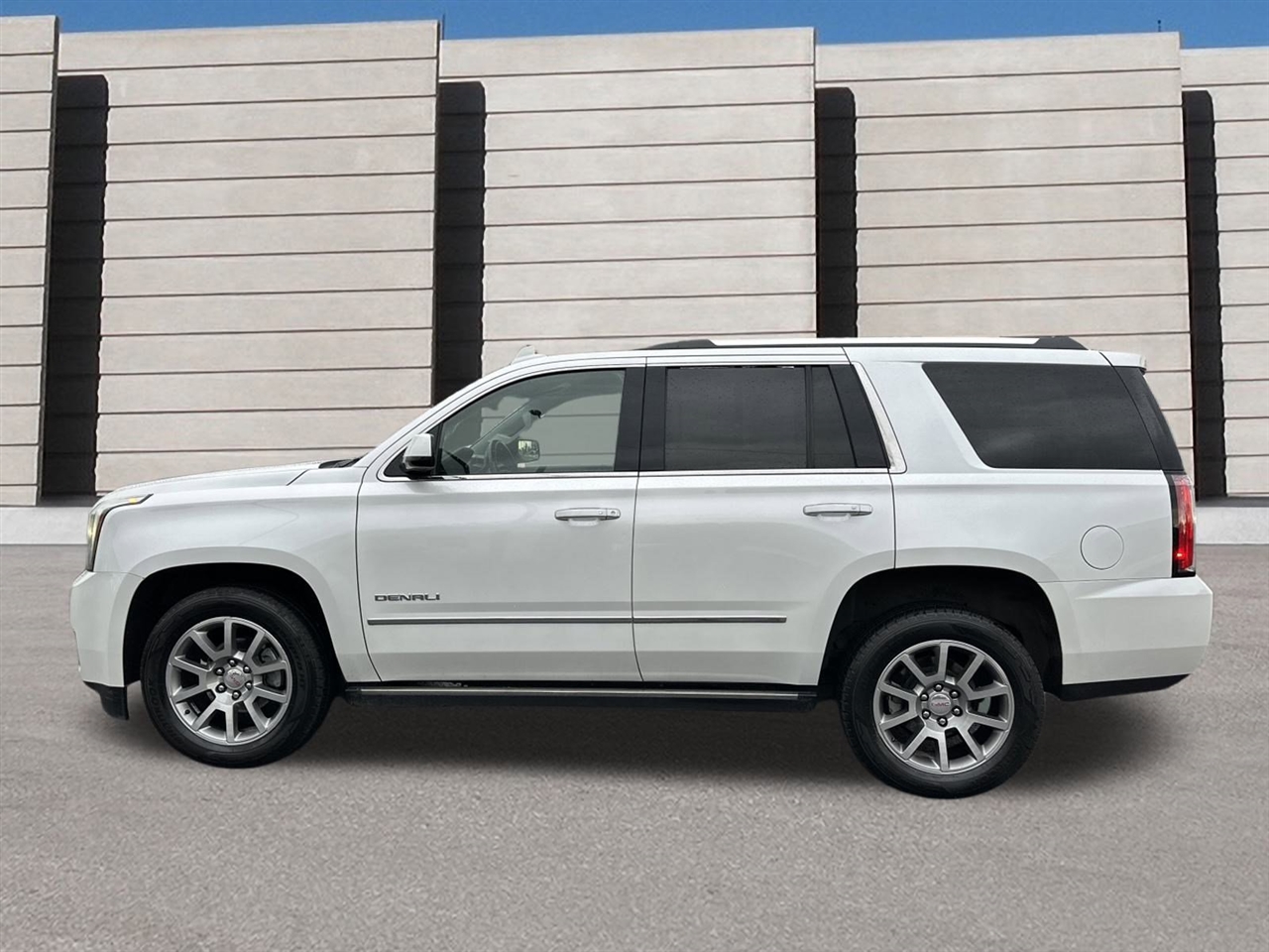 GMC Yukon Denali 4WD 2017