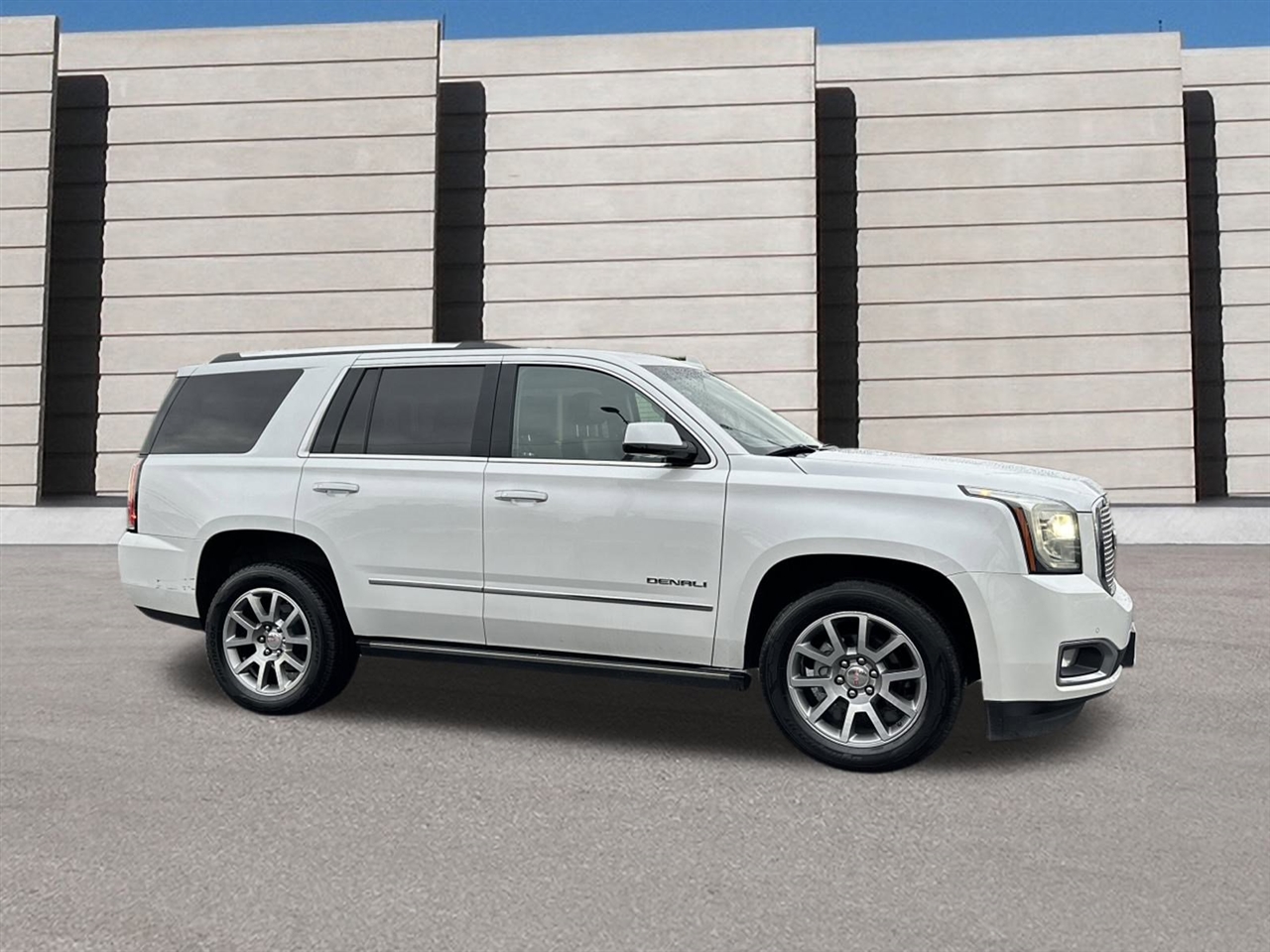 GMC Yukon Denali 4WD 2017