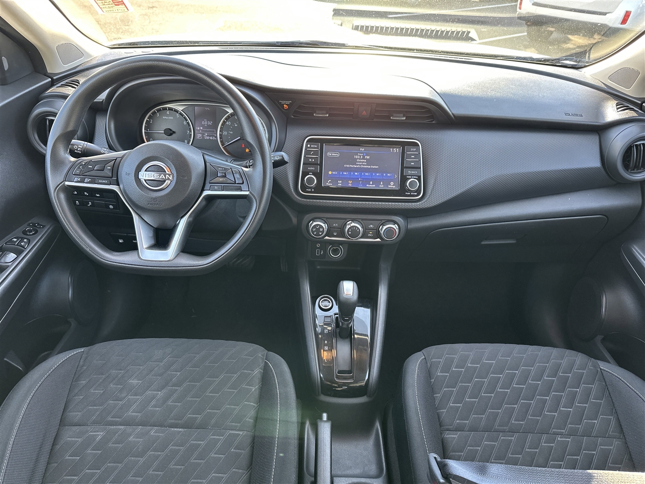 2022 Nissan Kicks S photo 2