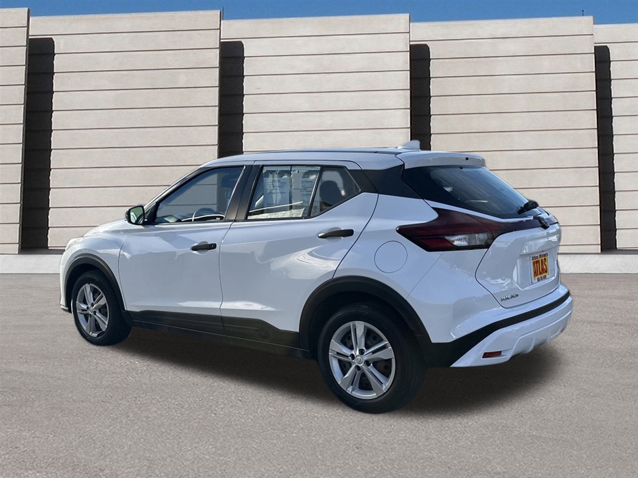2022 Nissan Kicks S photo 4