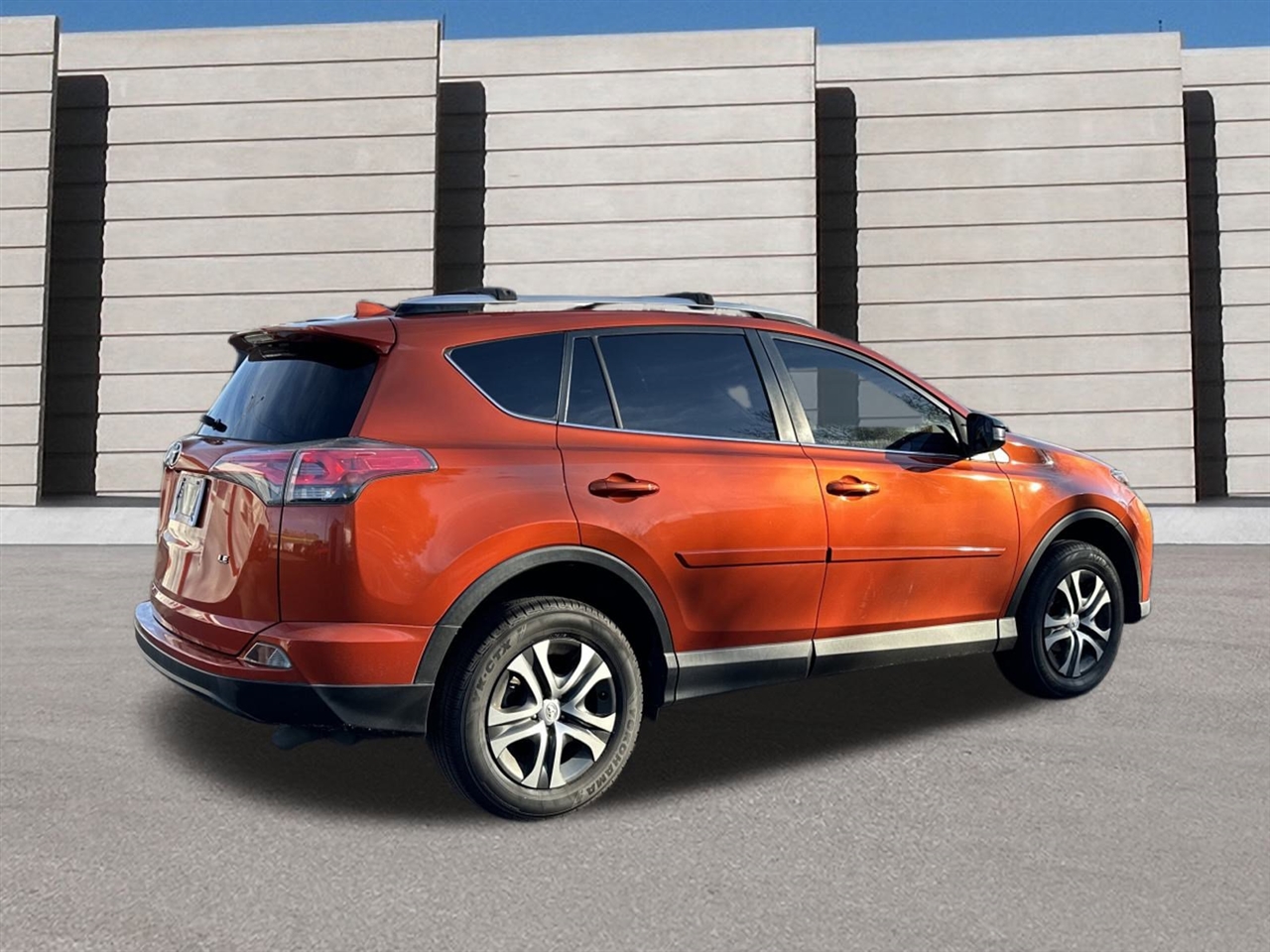 Toyota RAV4 LE FWD 2016