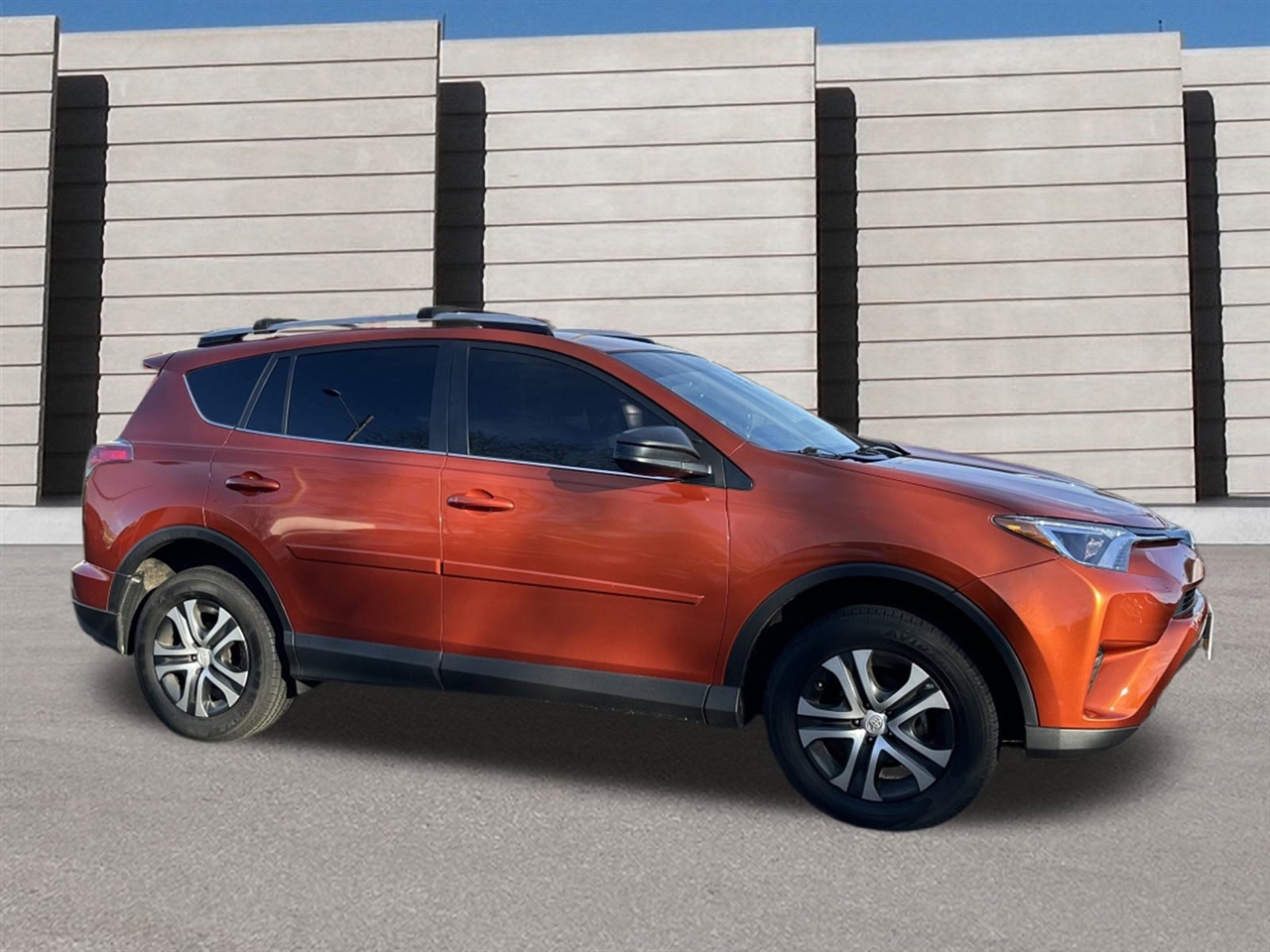 Toyota RAV4 LE FWD 2016