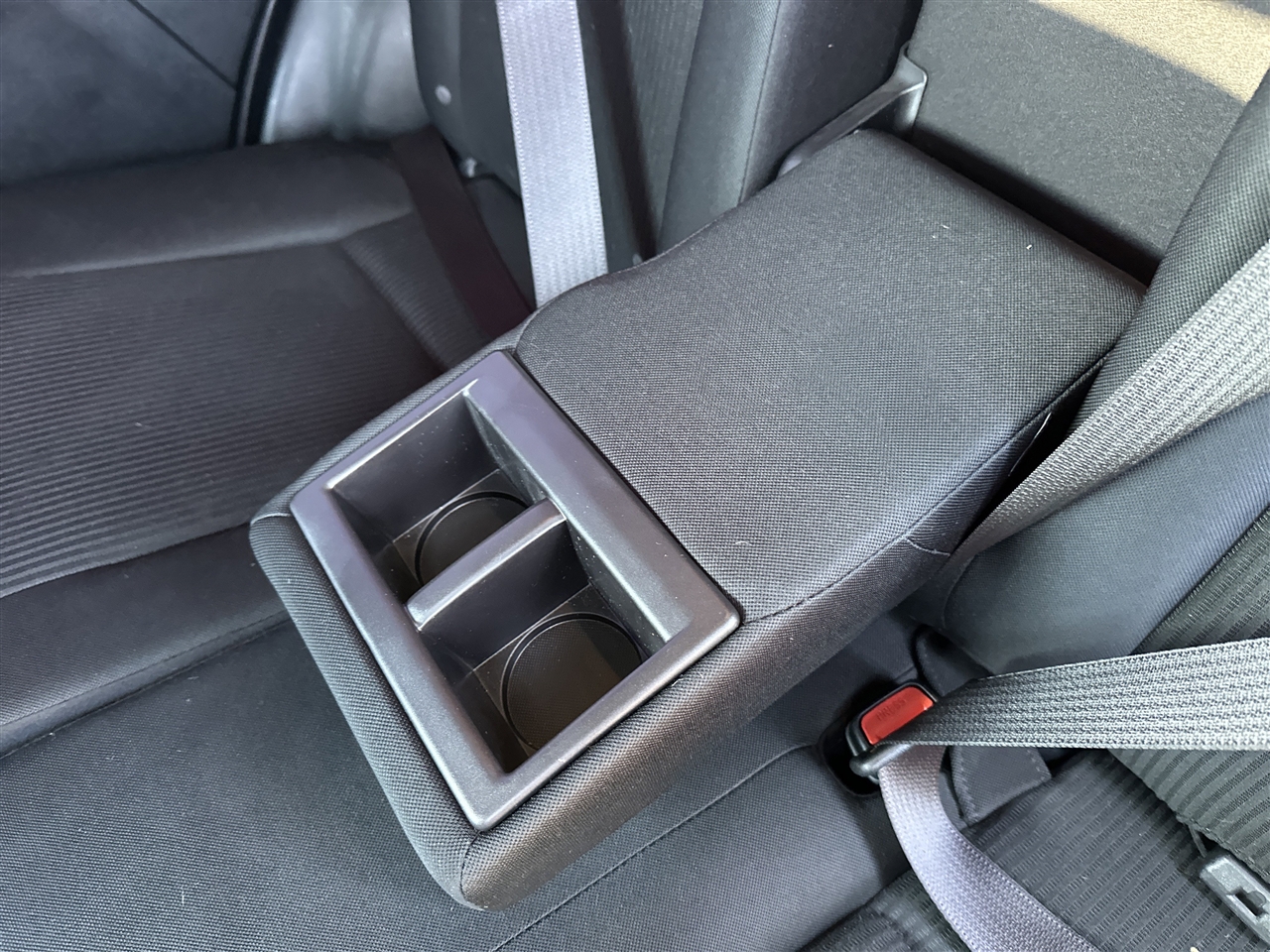 Toyota RAV4 LE FWD 2016