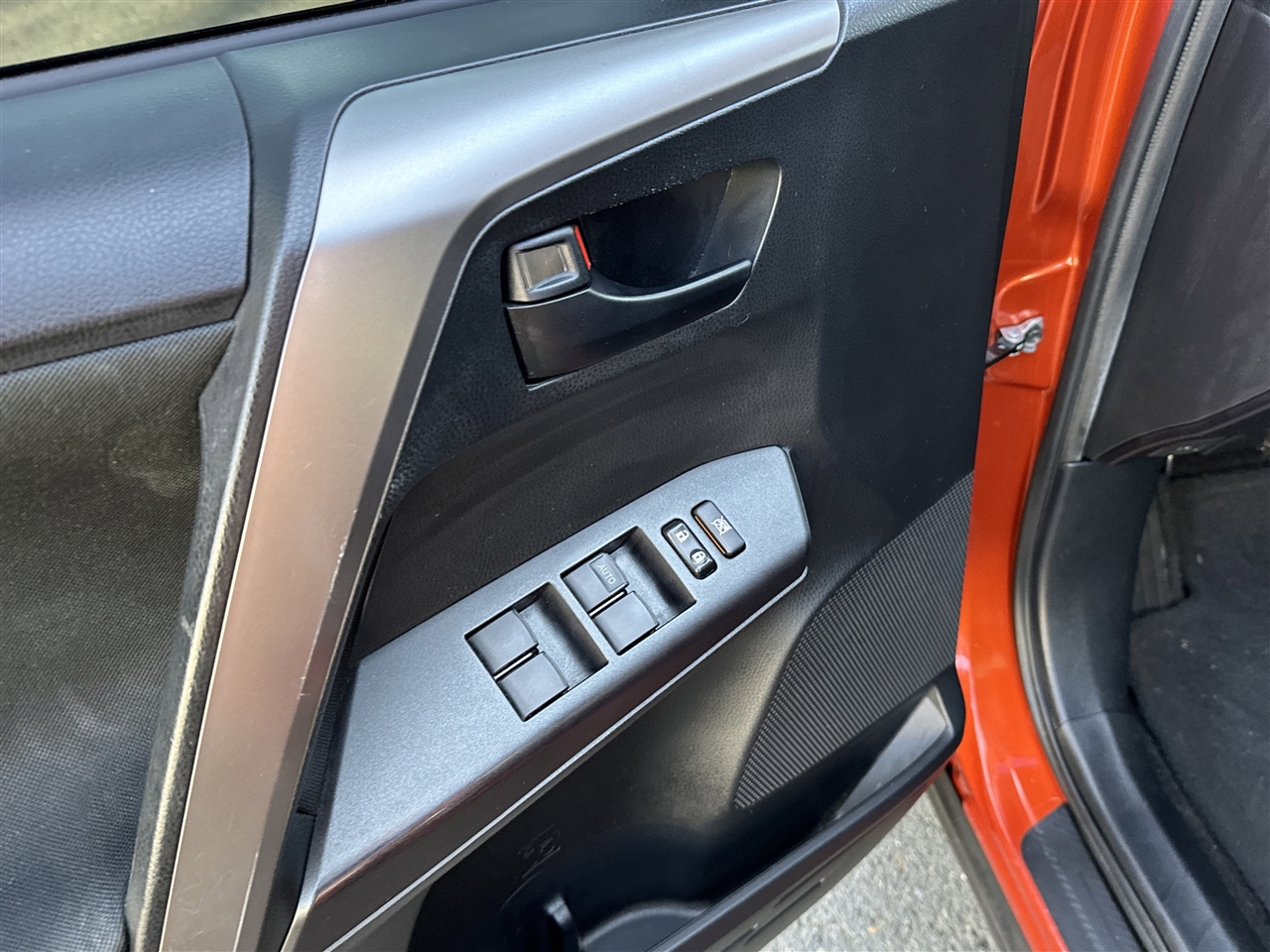 Toyota RAV4 LE FWD 2016