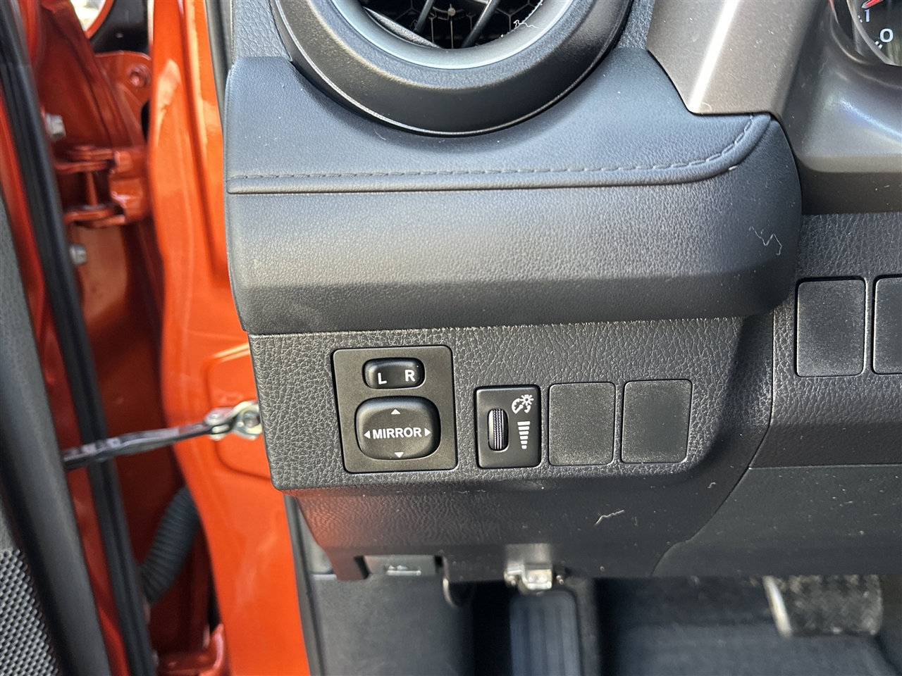 Toyota RAV4 LE FWD 2016