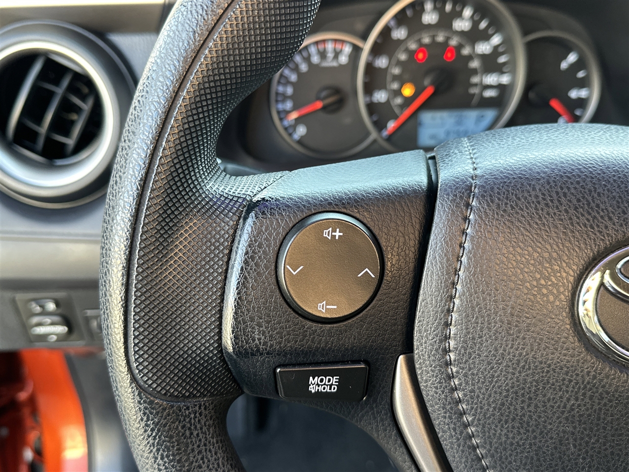 Toyota RAV4 LE FWD 2016