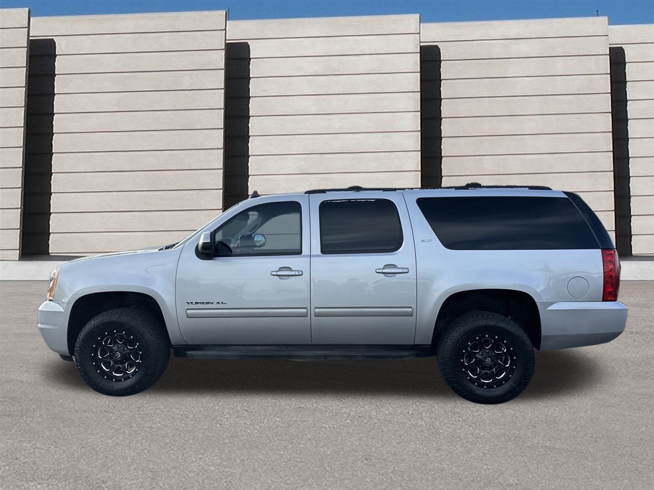 GMC Yukon XL SLT 1/2 Ton 4WD 2014