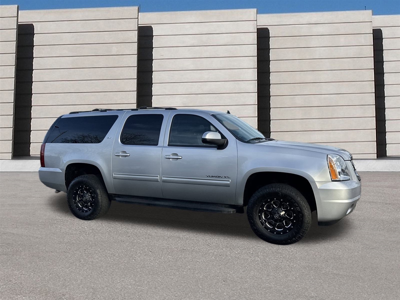 GMC Yukon XL SLT 1/2 Ton 4WD 2014