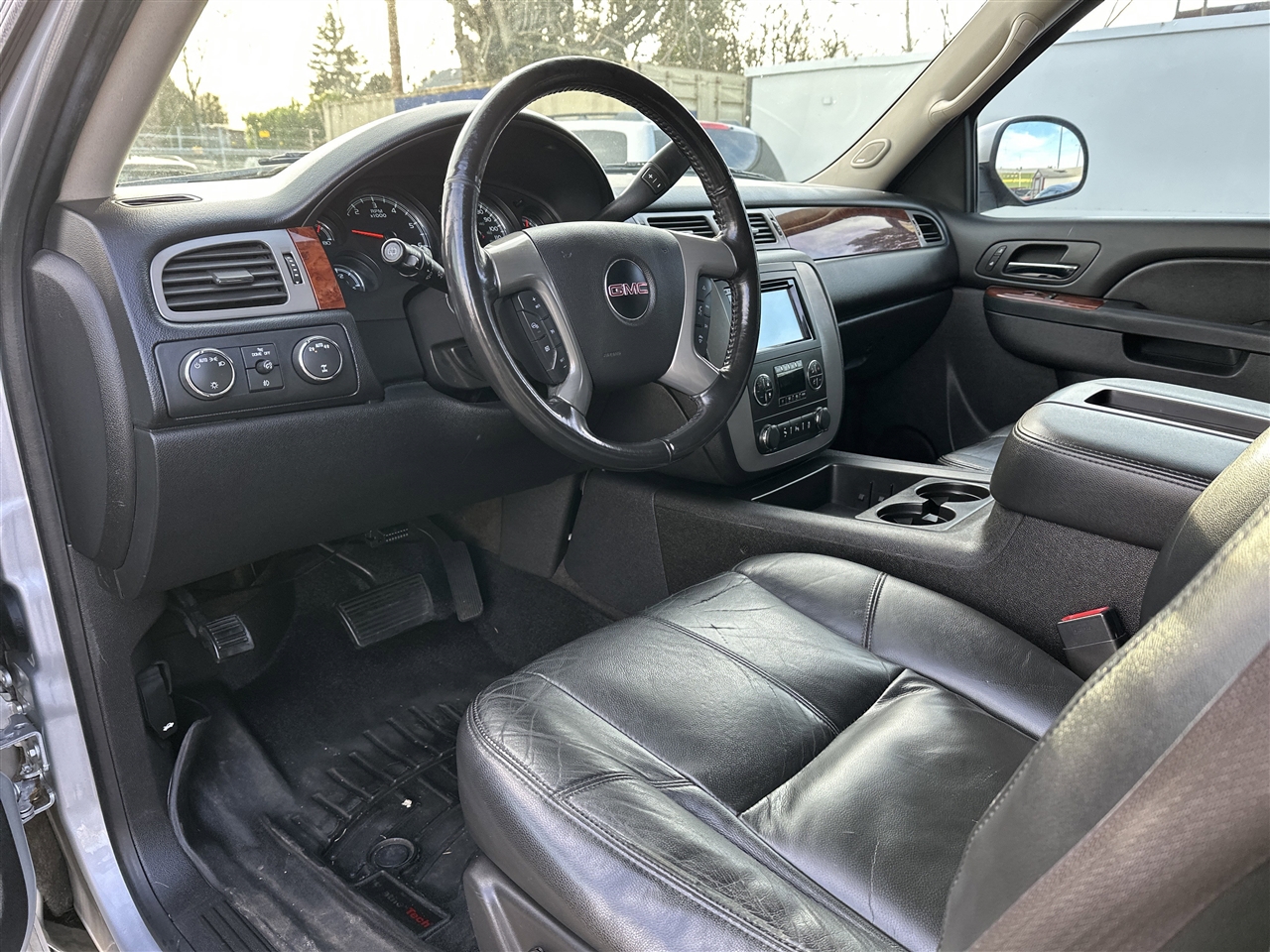 GMC Yukon XL SLT 1/2 Ton 4WD 2014