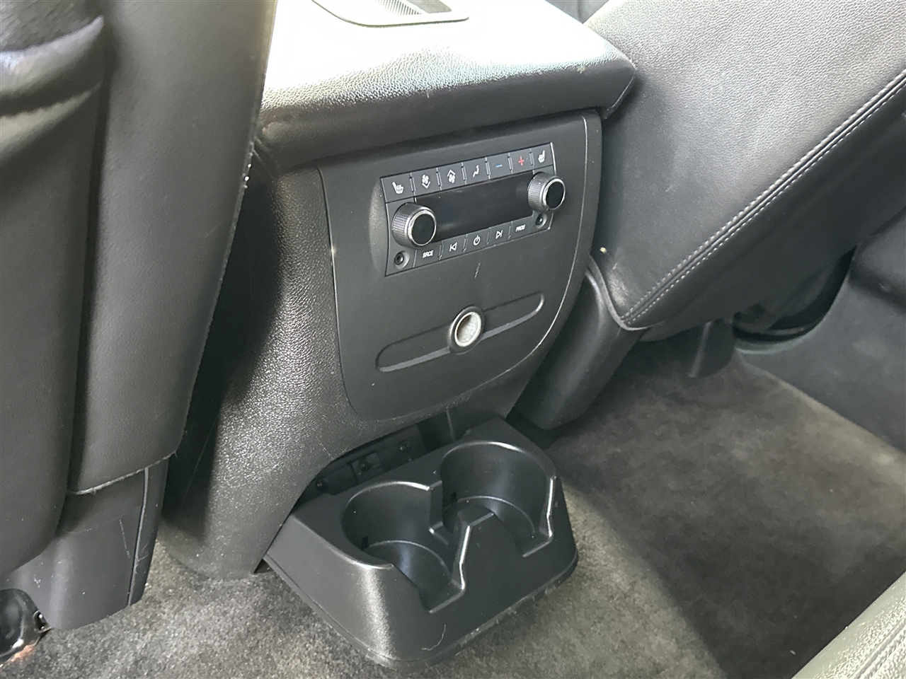 GMC Yukon XL SLT 1/2 Ton 4WD 2014