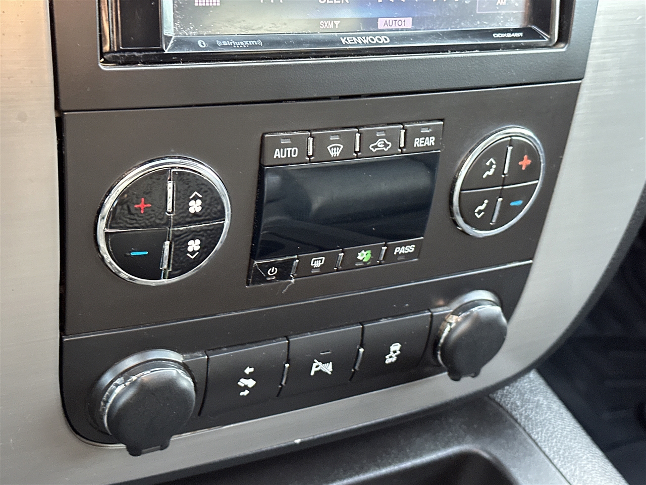 GMC Yukon XL SLT 1/2 Ton 4WD 2014