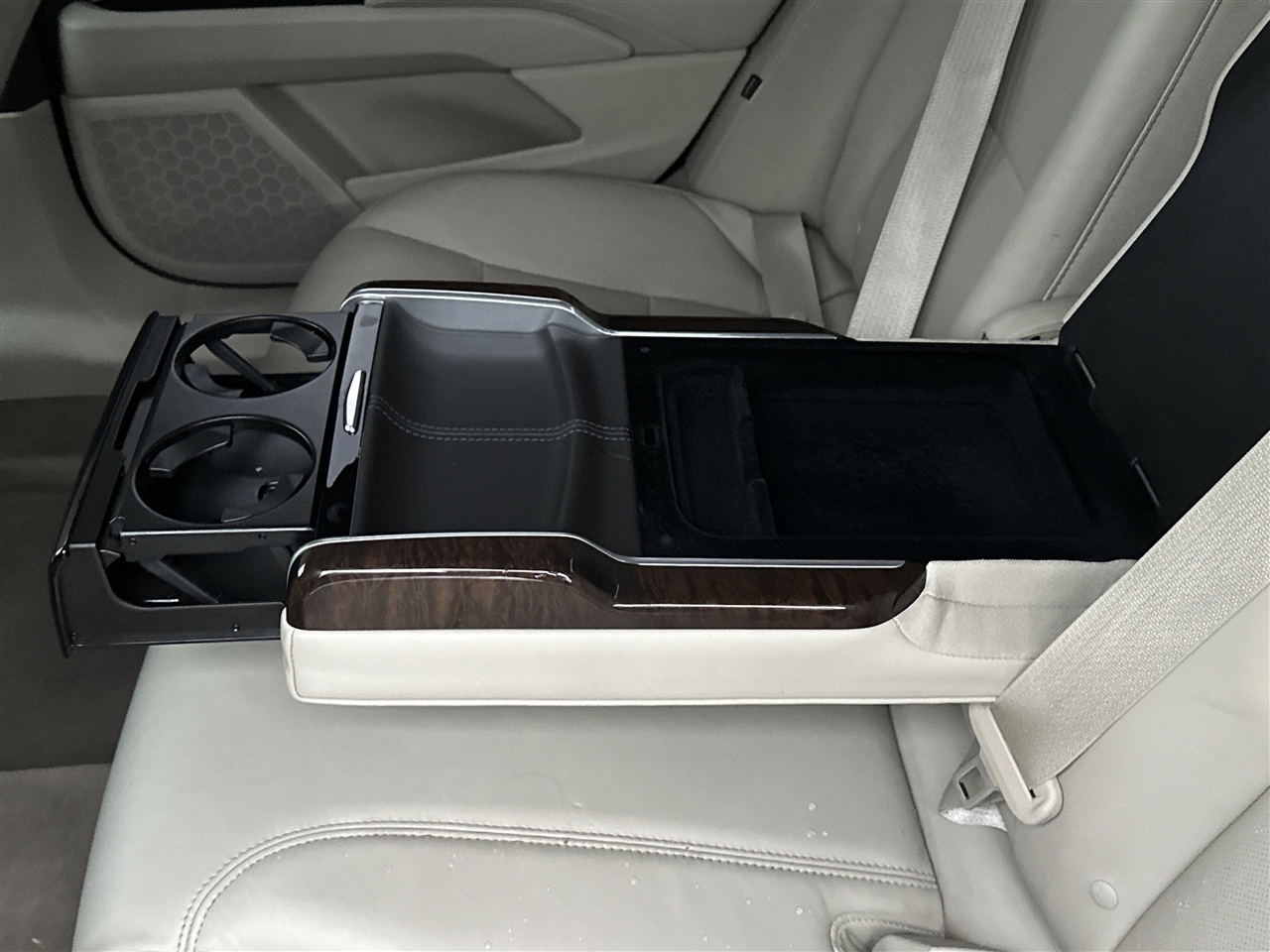 Cadillac XTS 4dr Sdn Luxury FWD 2016