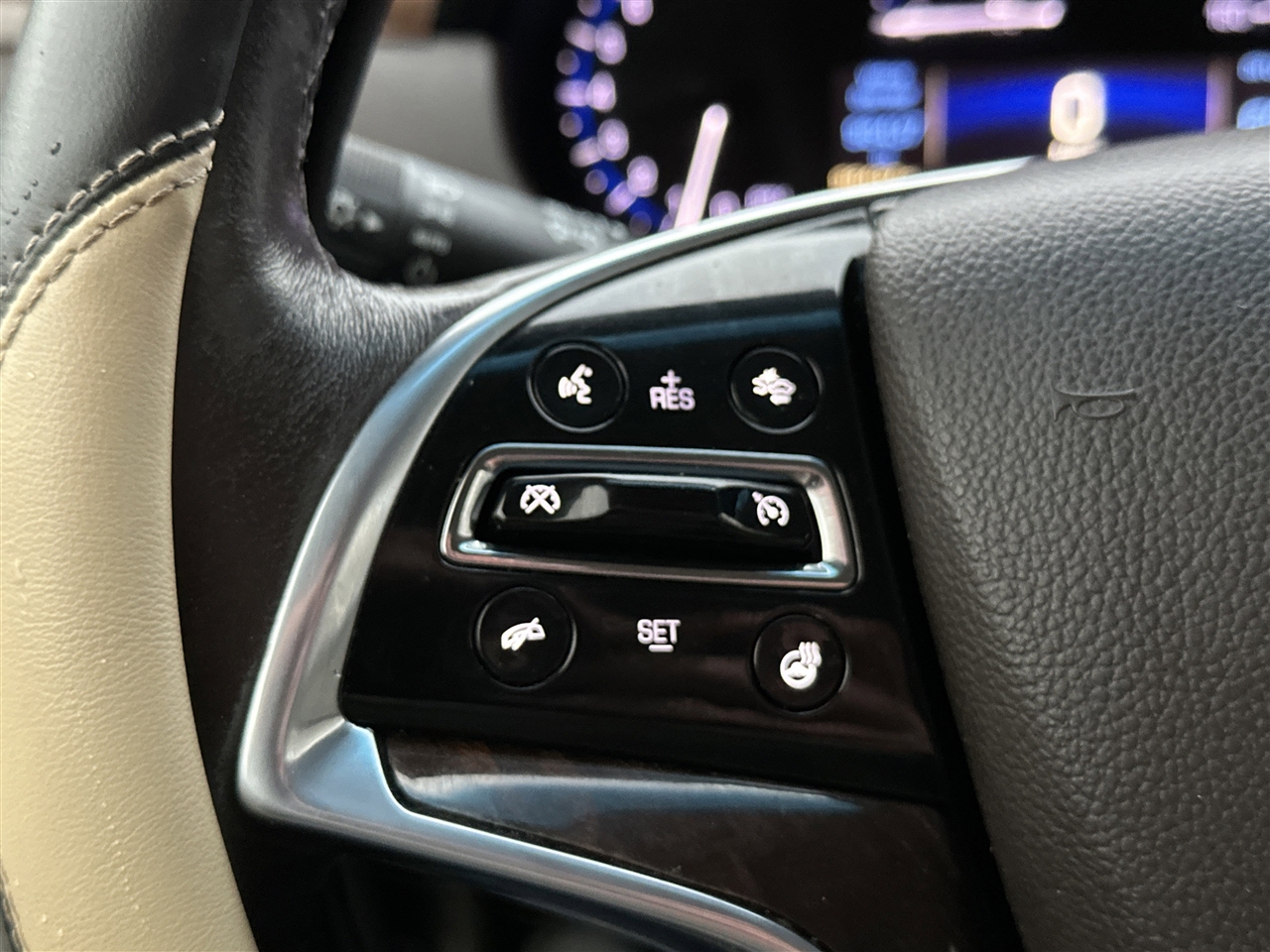 Cadillac XTS 4dr Sdn Luxury FWD 2016