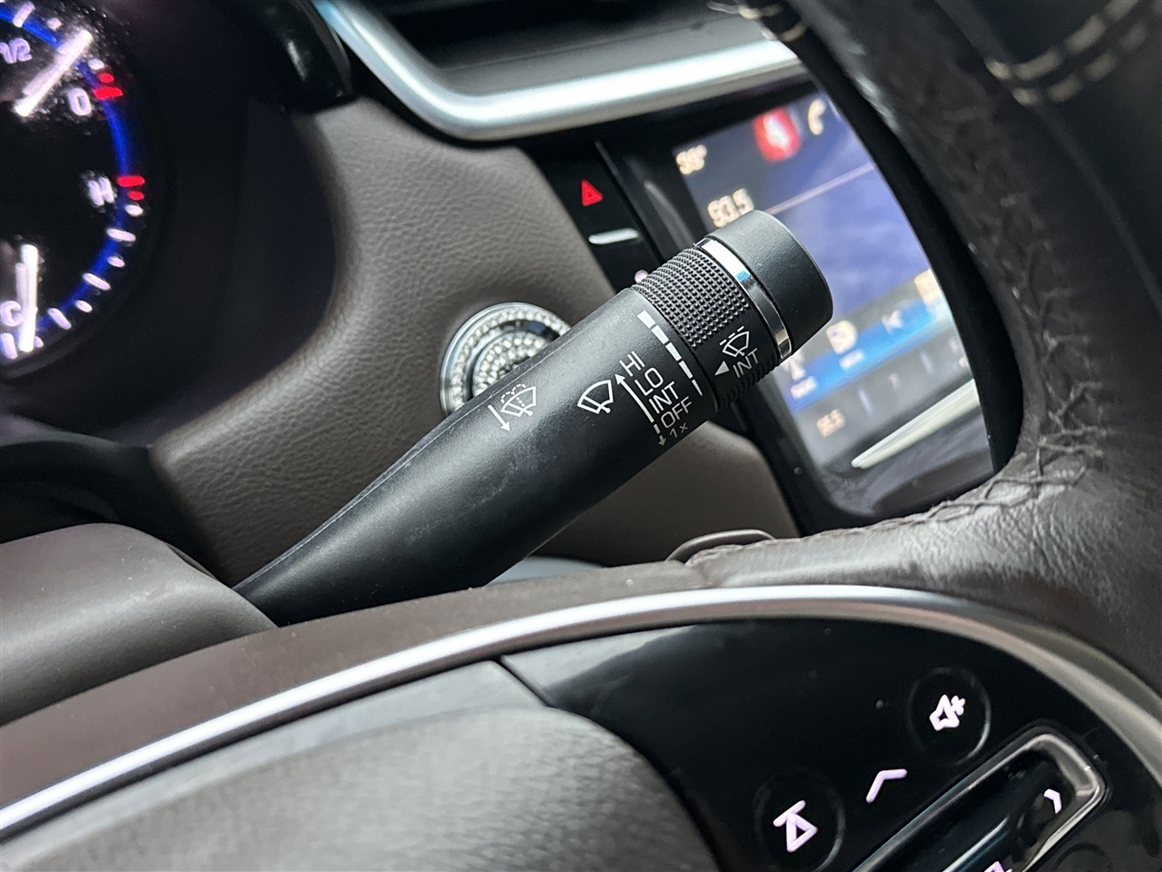 Cadillac XTS 4dr Sdn Luxury FWD 2016