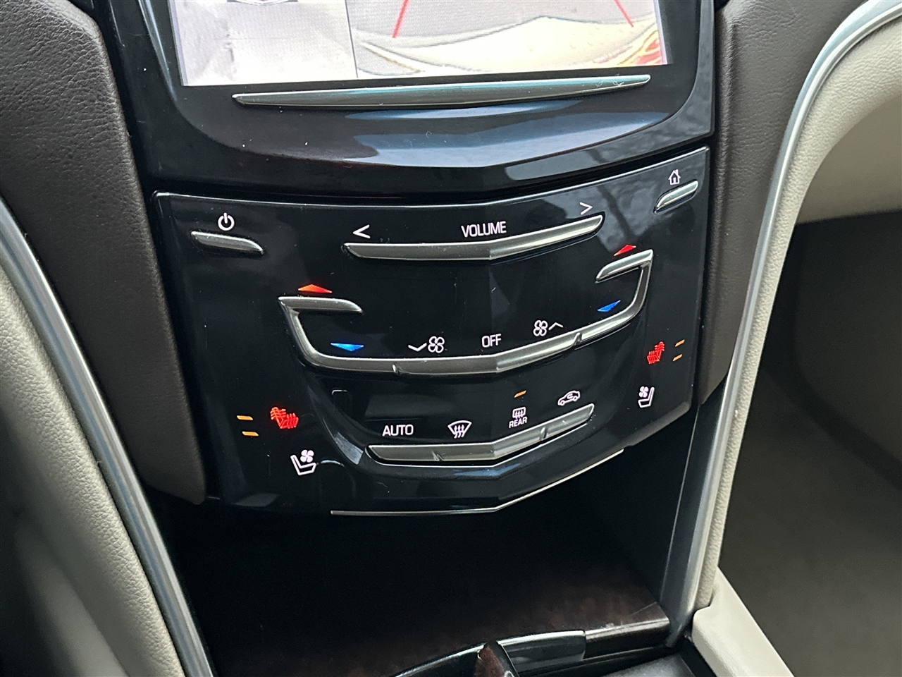 Cadillac XTS 4dr Sdn Luxury FWD 2016