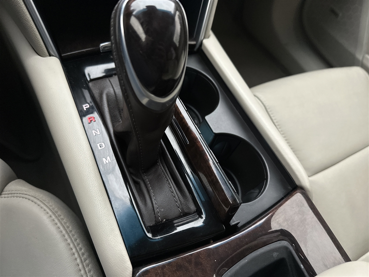 Cadillac XTS 4dr Sdn Luxury FWD 2016