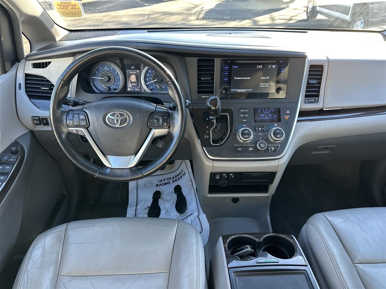 Toyota Sienna XLE FWD 8-Passenger V6 2016