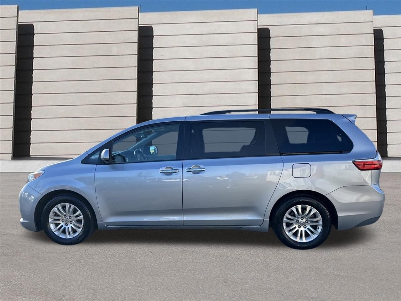 Toyota Sienna XLE FWD 8-Passenger V6 2016
