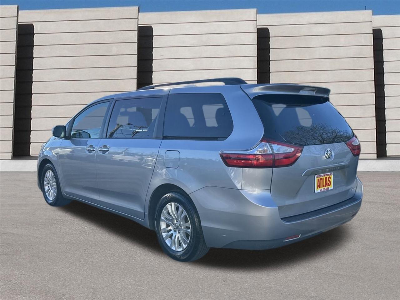 Toyota Sienna XLE FWD 8-Passenger V6 2016