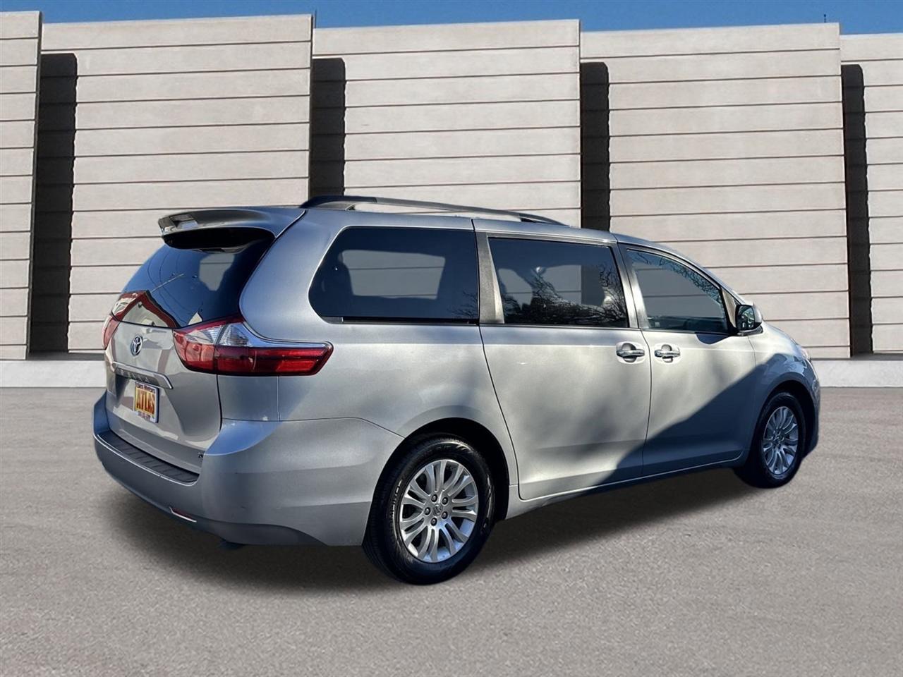 Toyota Sienna XLE FWD 8-Passenger V6 2016