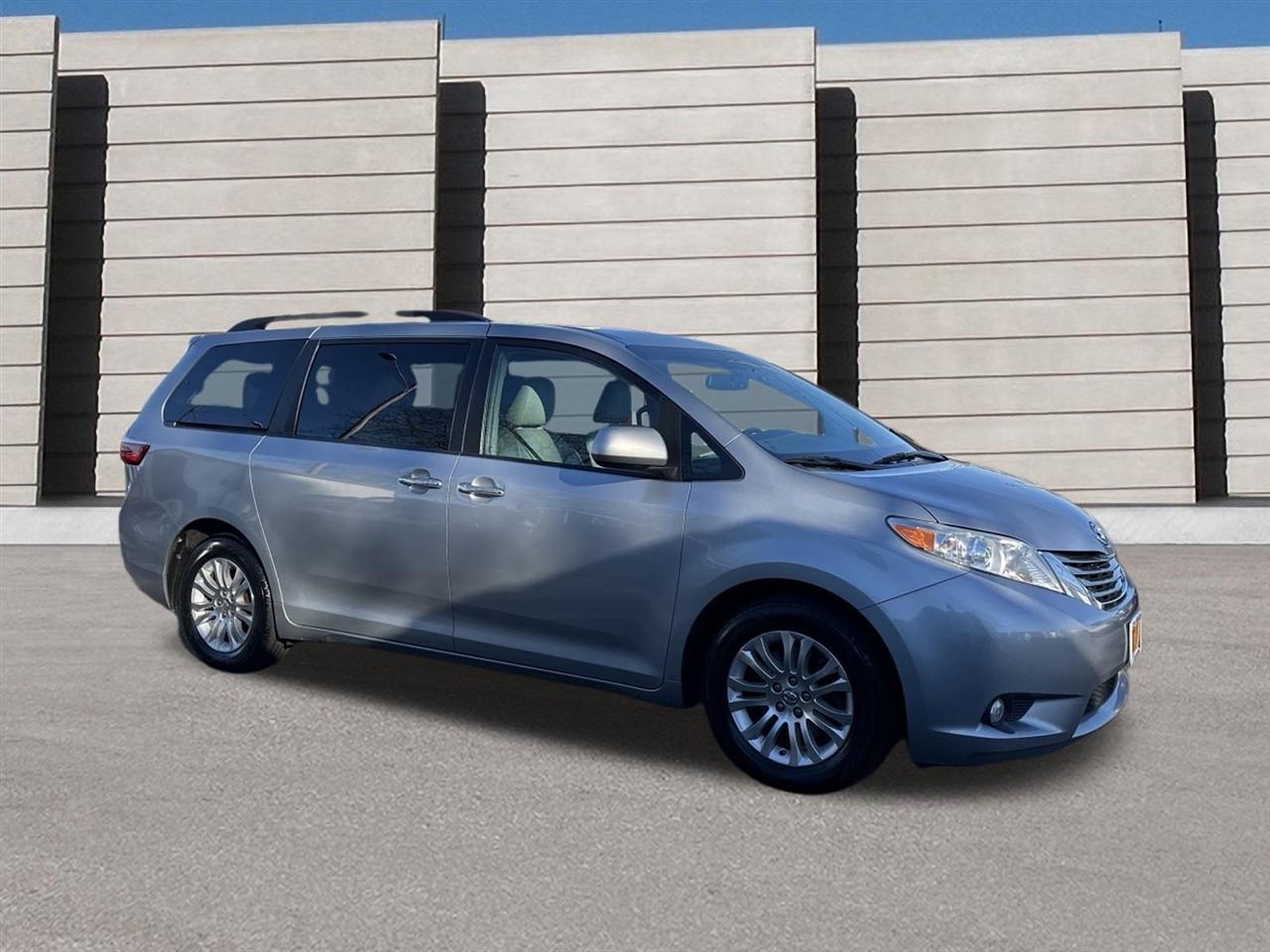 Toyota Sienna XLE FWD 8-Passenger V6 2016