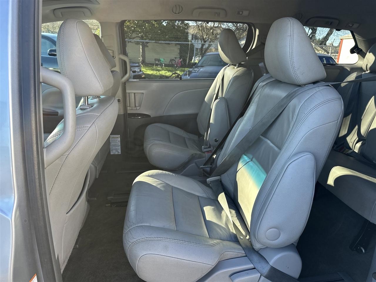 Toyota Sienna XLE FWD 8-Passenger V6 2016