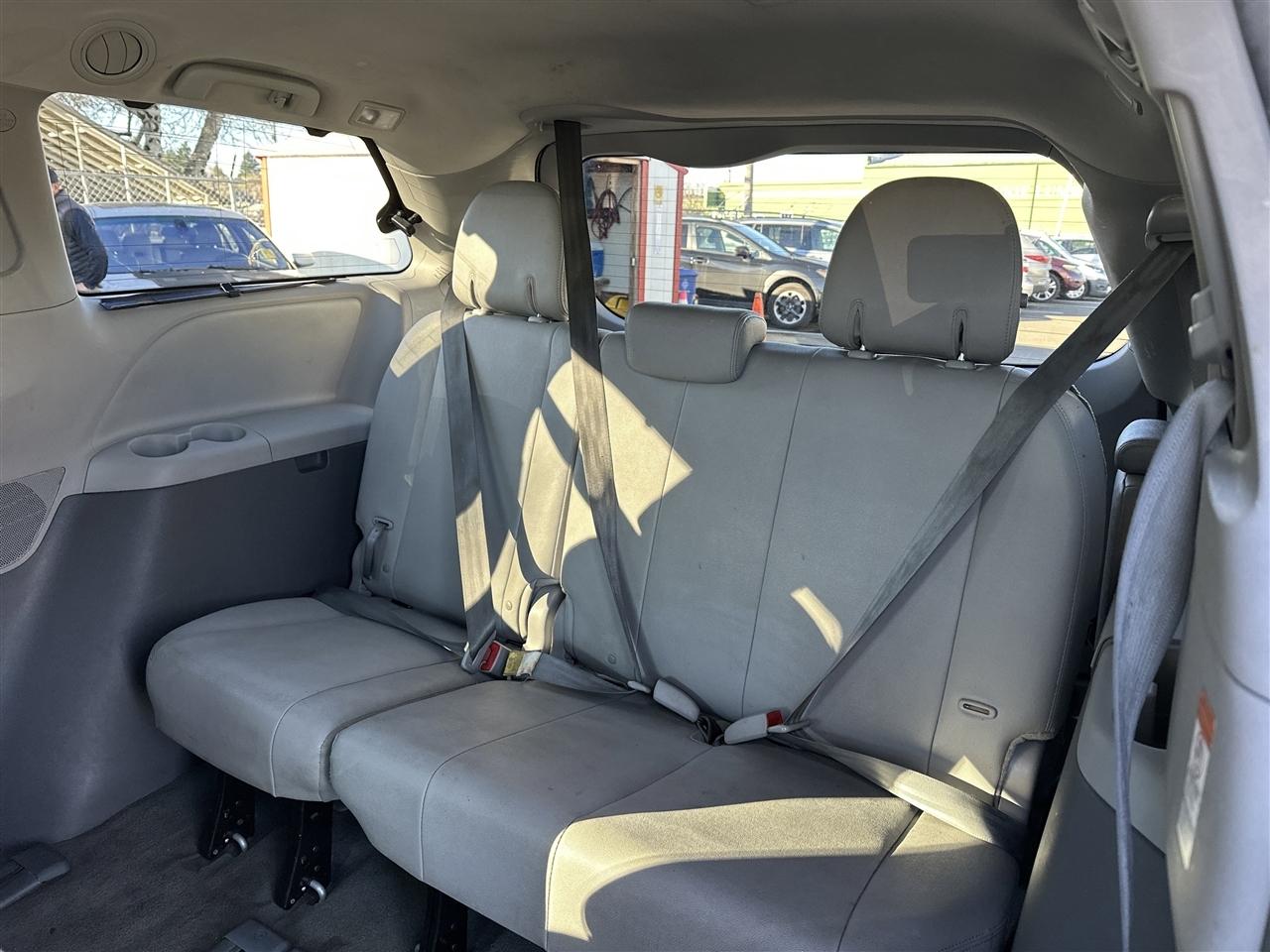 Toyota Sienna XLE FWD 8-Passenger V6 2016