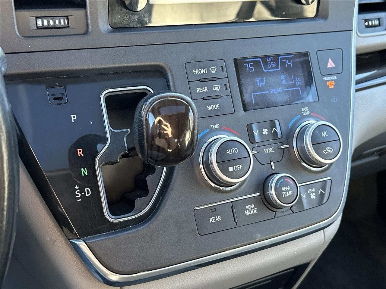 Toyota Sienna XLE FWD 8-Passenger V6 2016