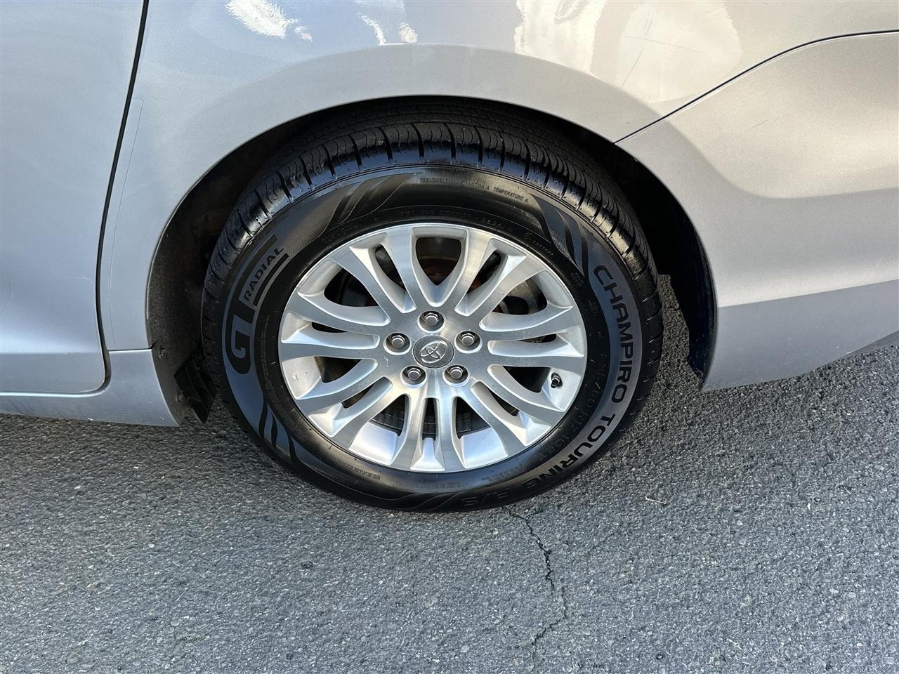 Toyota Sienna XLE FWD 8-Passenger V6 2016