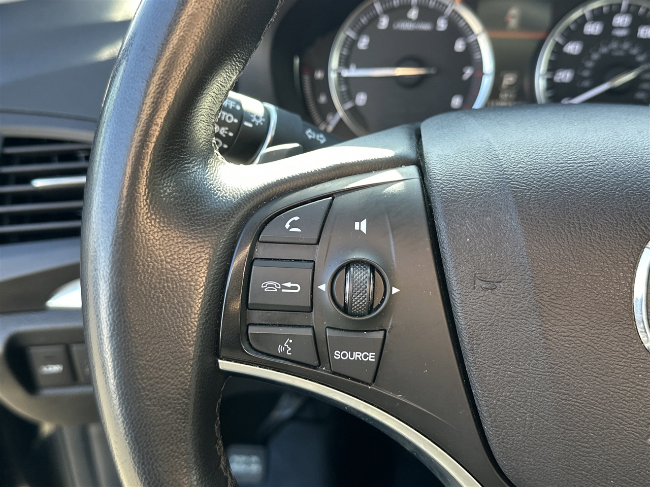 Acura MDX SH-AWD 6-Spd AT w/Tech Package 2015