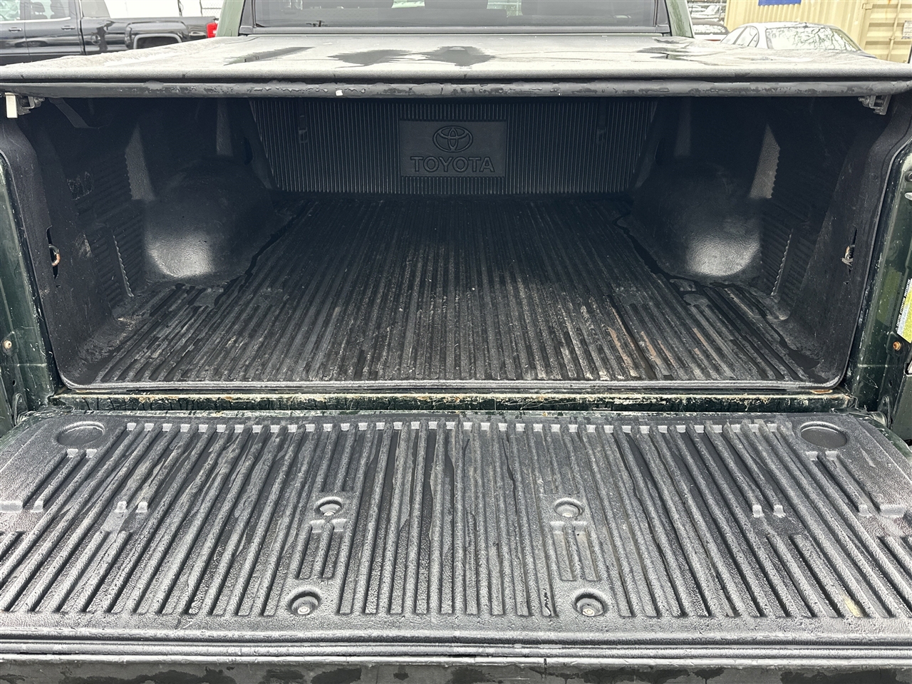 Toyota Tundra Tundra-Grade CrewMax 5.7L 4WD 2010