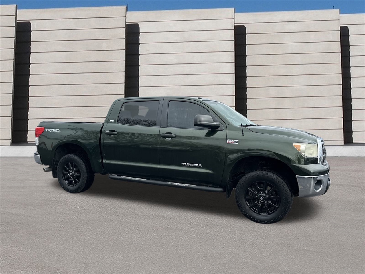 Toyota Tundra Tundra-Grade CrewMax 5.7L 4WD 2010