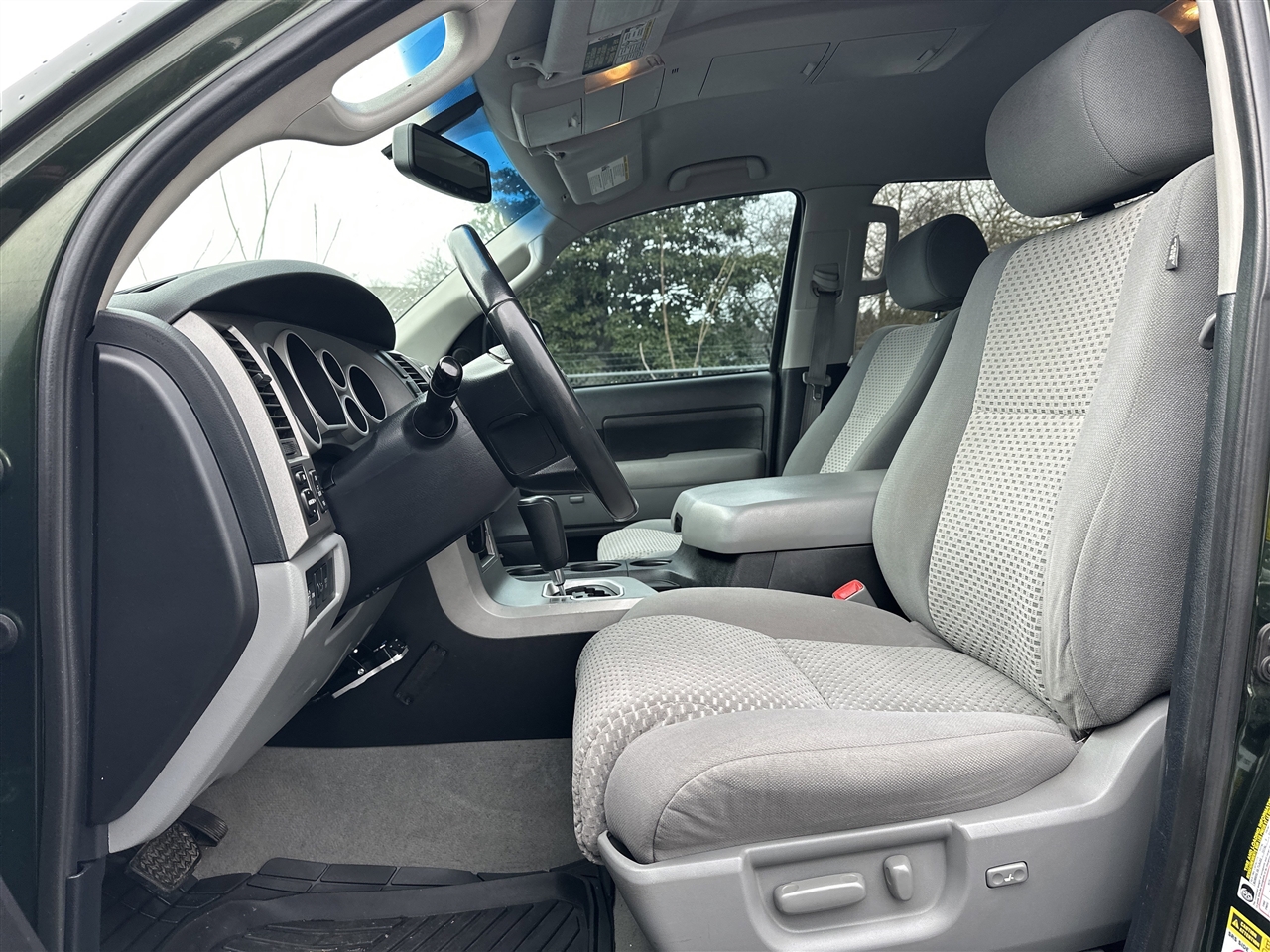 Toyota Tundra Tundra-Grade CrewMax 5.7L 4WD 2010