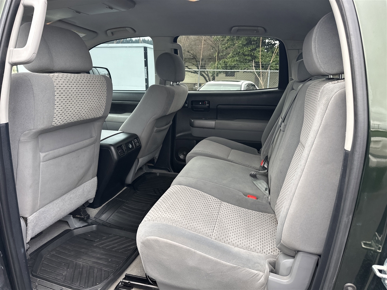 Toyota Tundra Tundra-Grade CrewMax 5.7L 4WD 2010